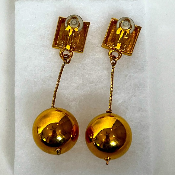 Vintage Gold Tone Square Clip On with Chain and Dangling Ball. - Picture 3 of 4